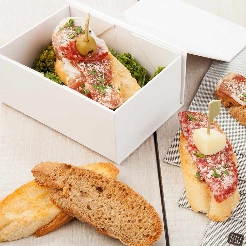 Boxes, Magnetic Tic Tac, Extra Small 5 x 4 x 2.4 Inch, Paper, White,1 - 10 COUNT