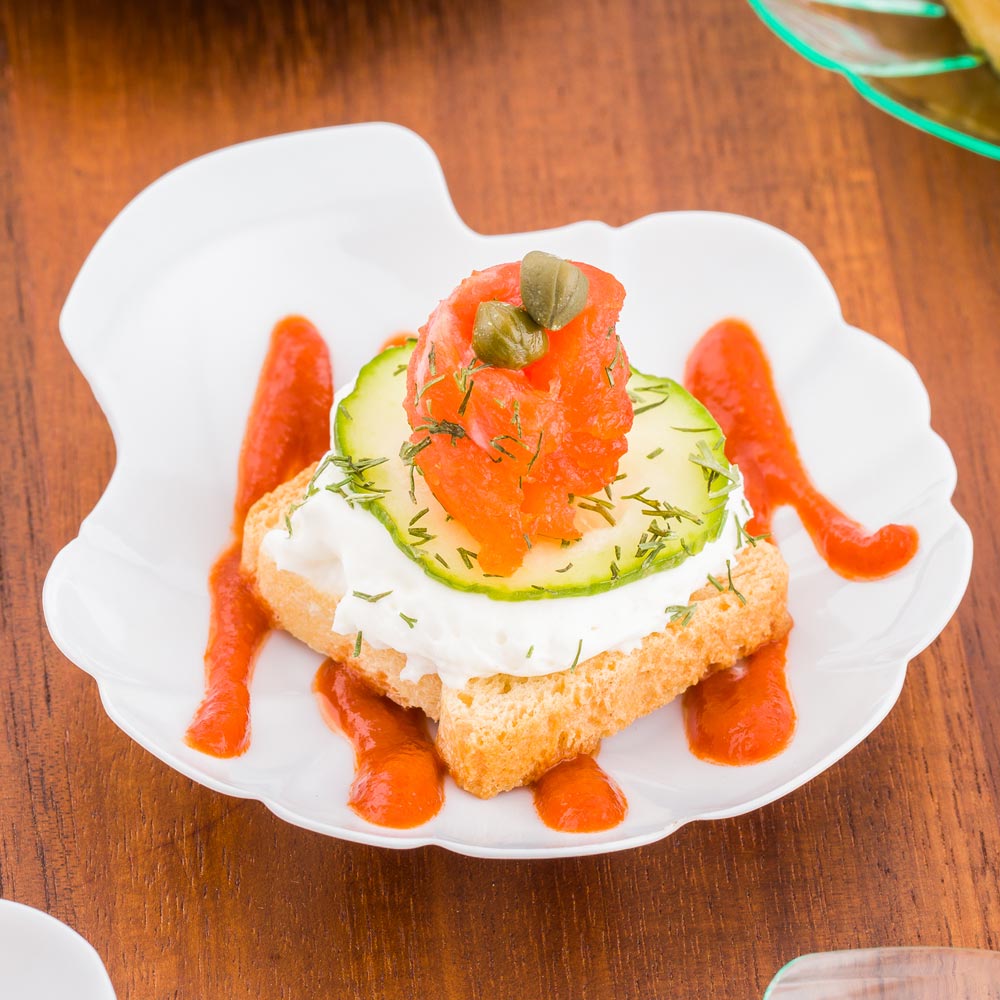 Plates, Appetizer, 3.25 Inch, Plastic, White Amust Bouche Design, Shell, Heavyweight, 3.25 Linear Inch,1 - 100 COUNT