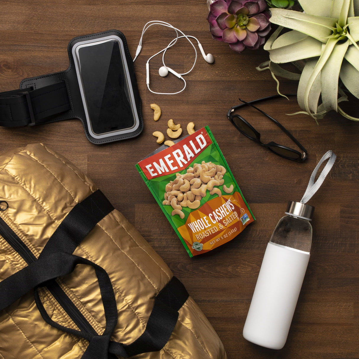 Cashews, Whole, Roasted & Salted, Resealable Bag,6 - 5 OUNCE